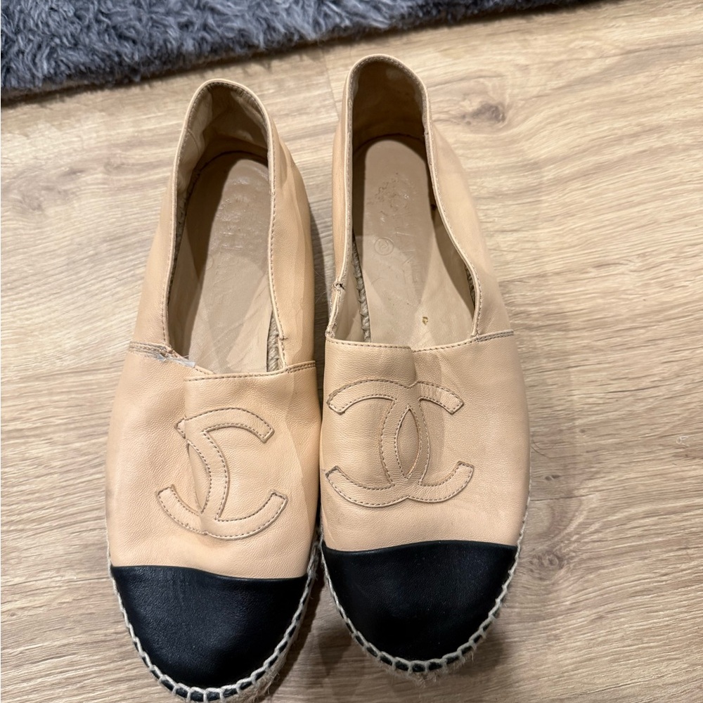 CHANEL Tan and Black Espadrilles